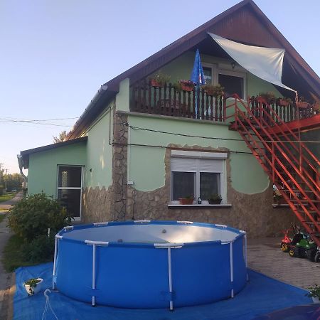 Etus Vendégház Balatonfenyves Exterior foto